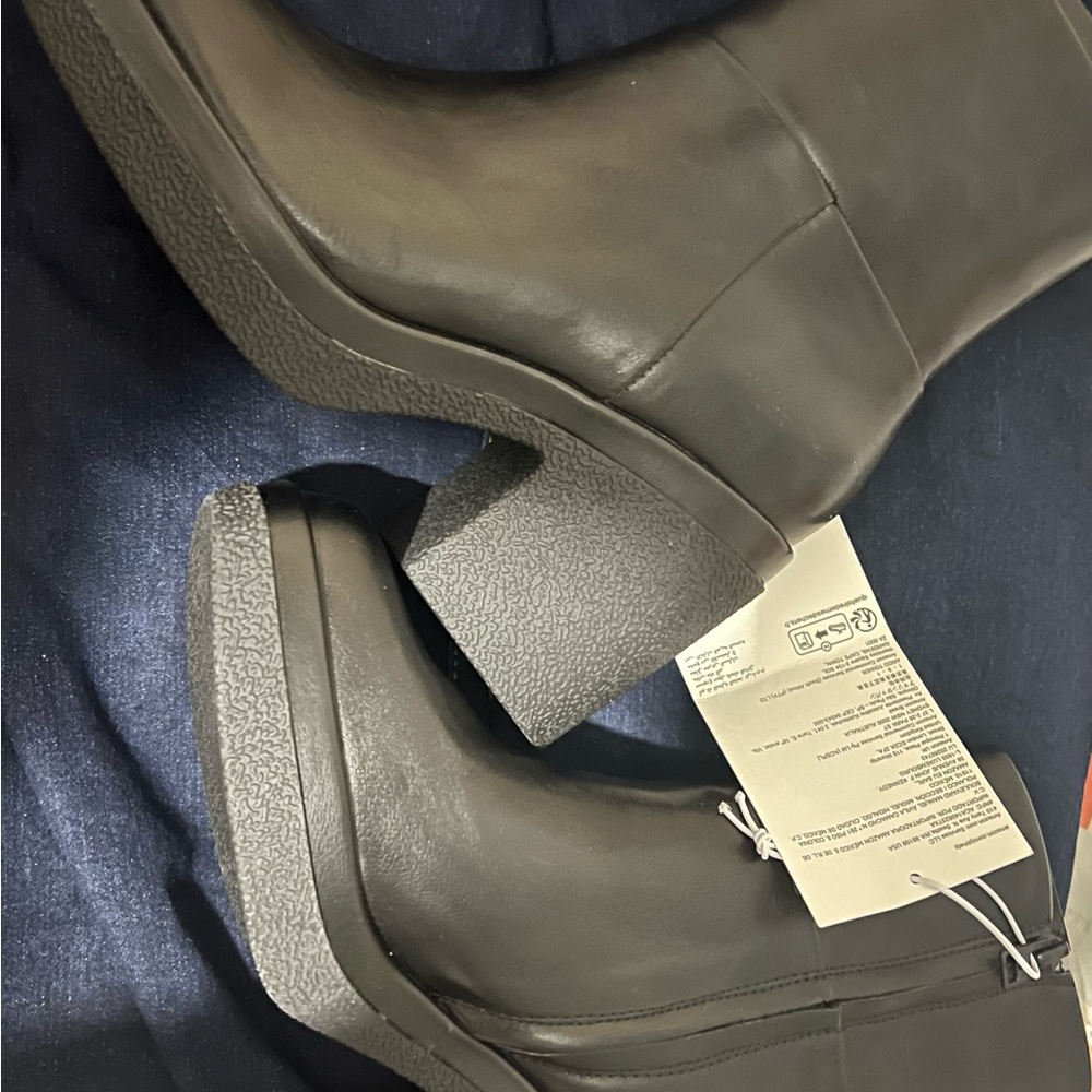 Amazon Essentials Black Ankle Boots with Durable Soles